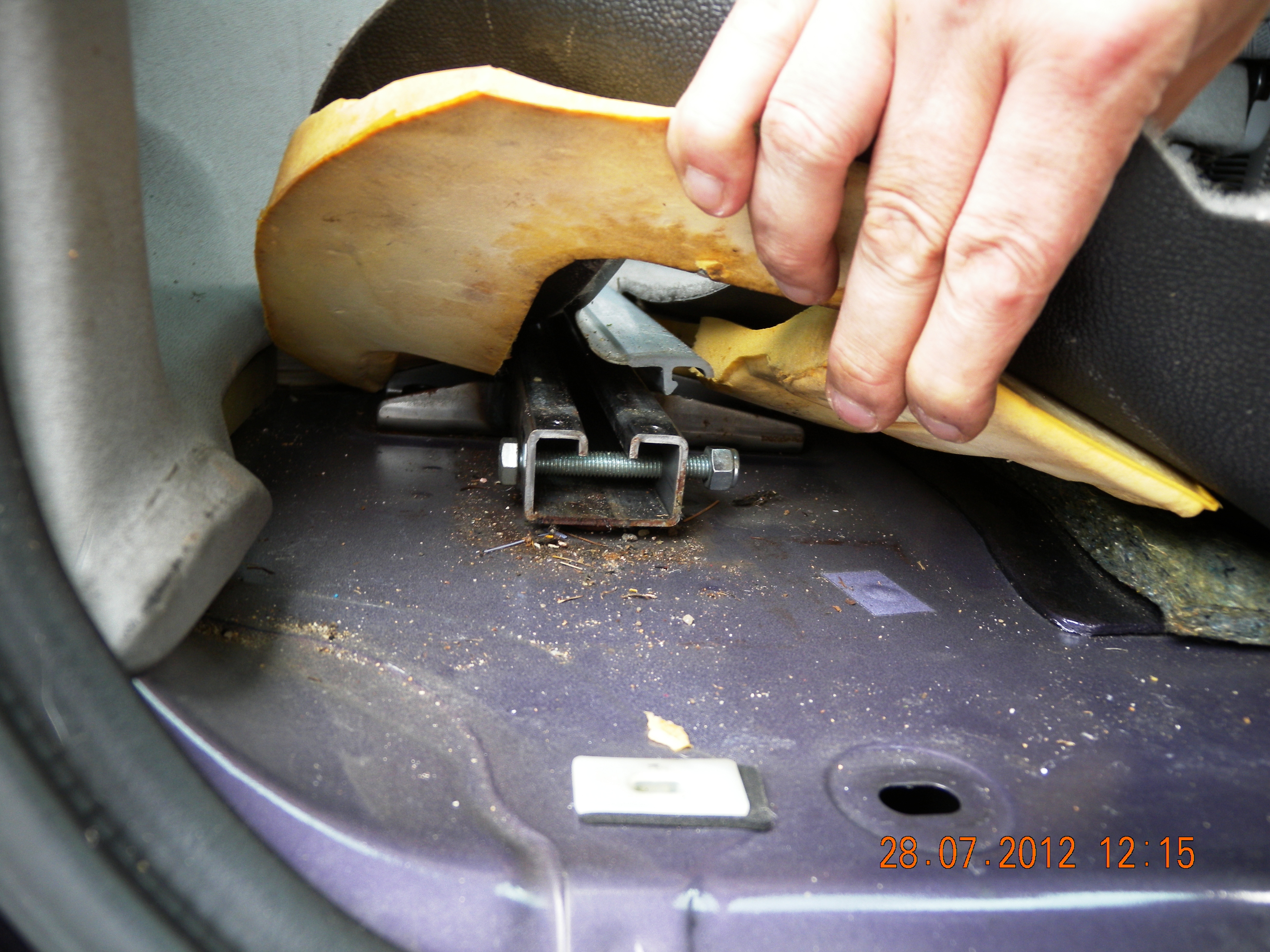mazda bongo friendee ford freda rear seat removal 28-07-2012 ...
