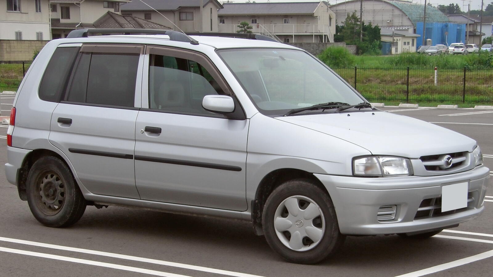 File:Mazda Demio 1998.jpg - Wikimedia Commons