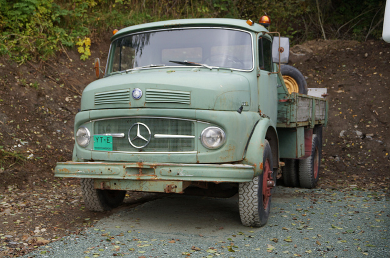 Легендарные грузовики ссср. Грузовик Mercedes Benz l322. Грузовики Mercedes-Benz l серии. Мерседес грузовик 60 х годов. Грузовик Мерседес серии l.