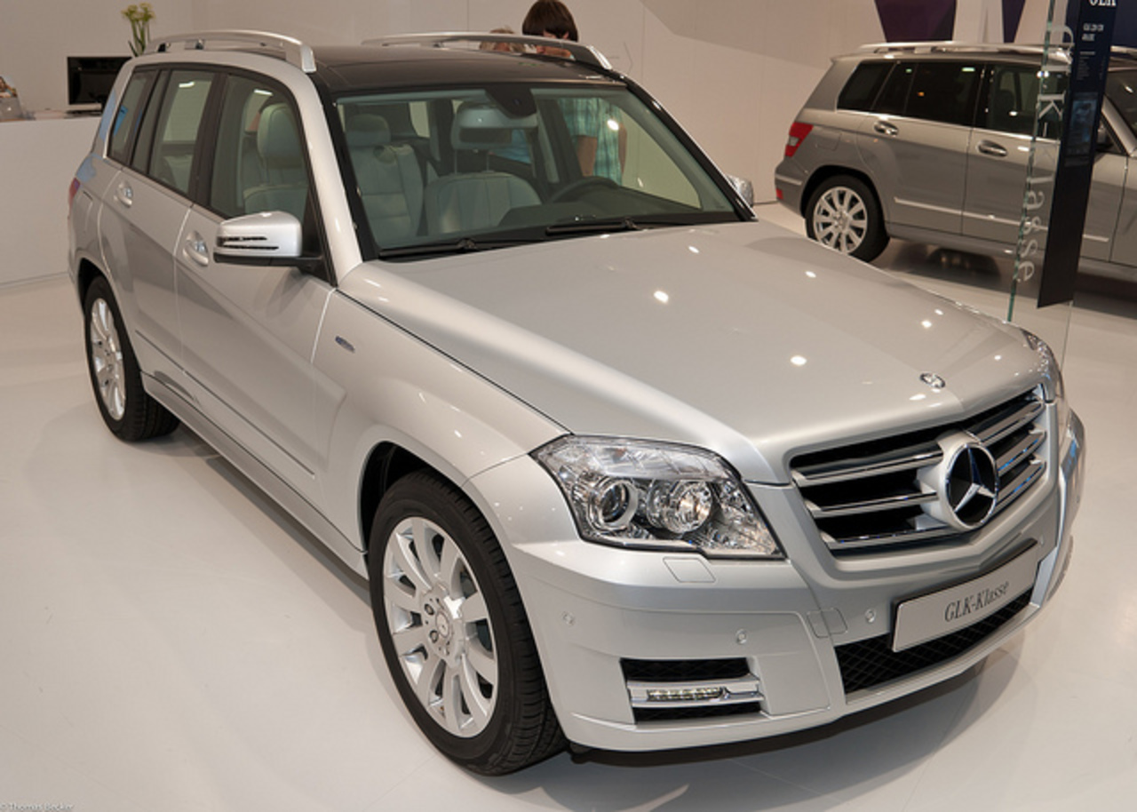 Мерседес glk 220. Mercedes Benz GLK 220. Mercedes-Benz GLK 220 CDI 4matic. Mercedes Benz GLK 220 CDI. Мерседес-Бенц GLK 220 CDI 4 matic.