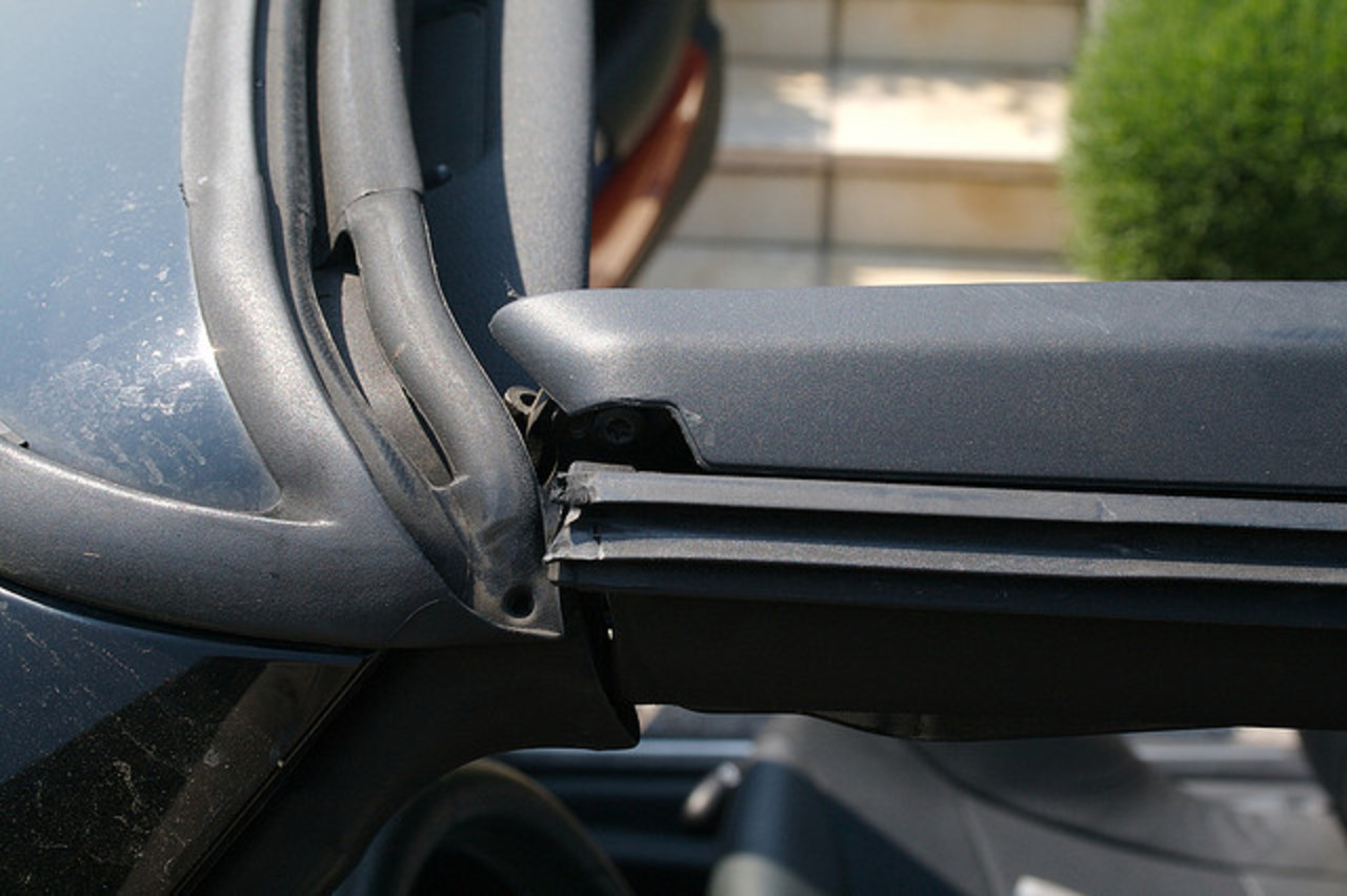 Mini cabrio dak sluit niet meer... 2 jaar oud. | Flickr - Photo ...