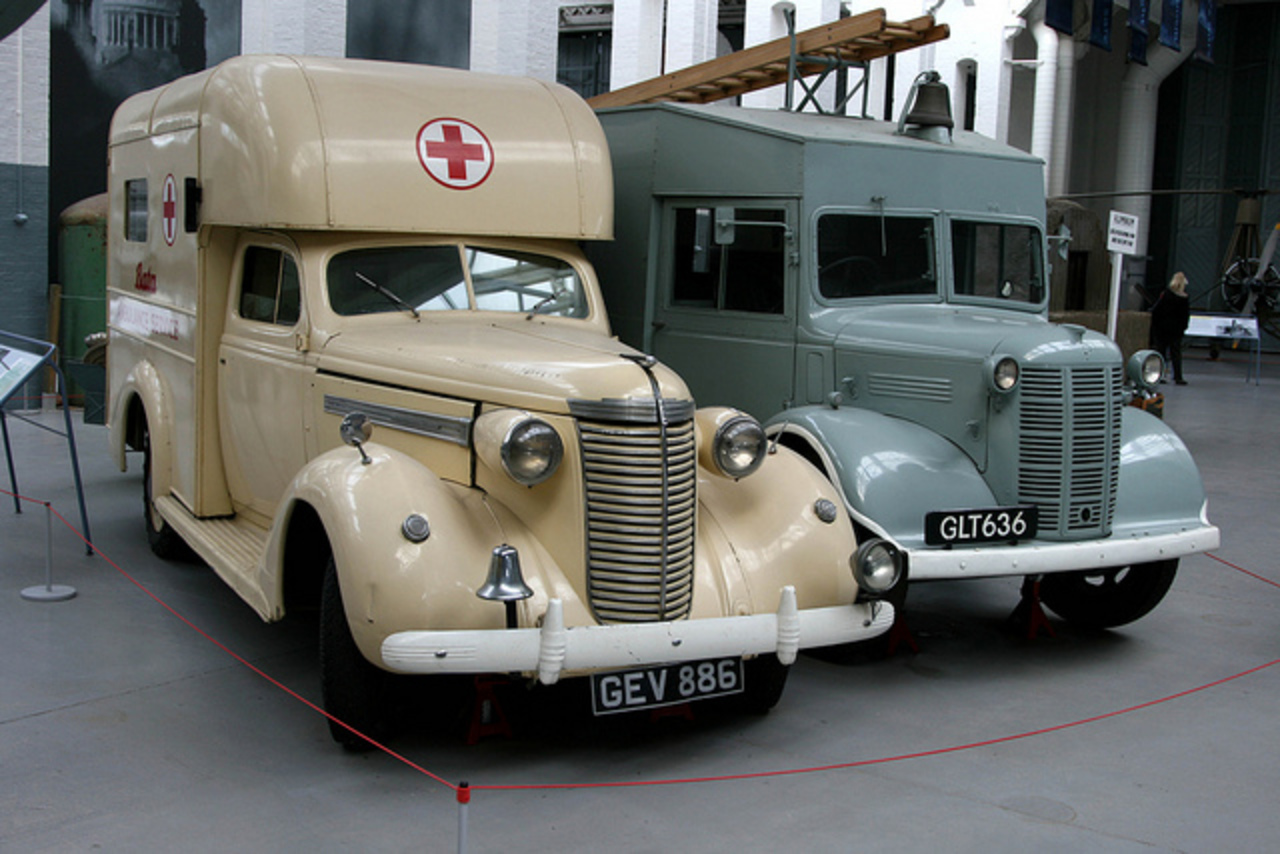 Duxford - 1939 Nash Ambassador Six Ambulance & 1942 Austin K2 Fire ...