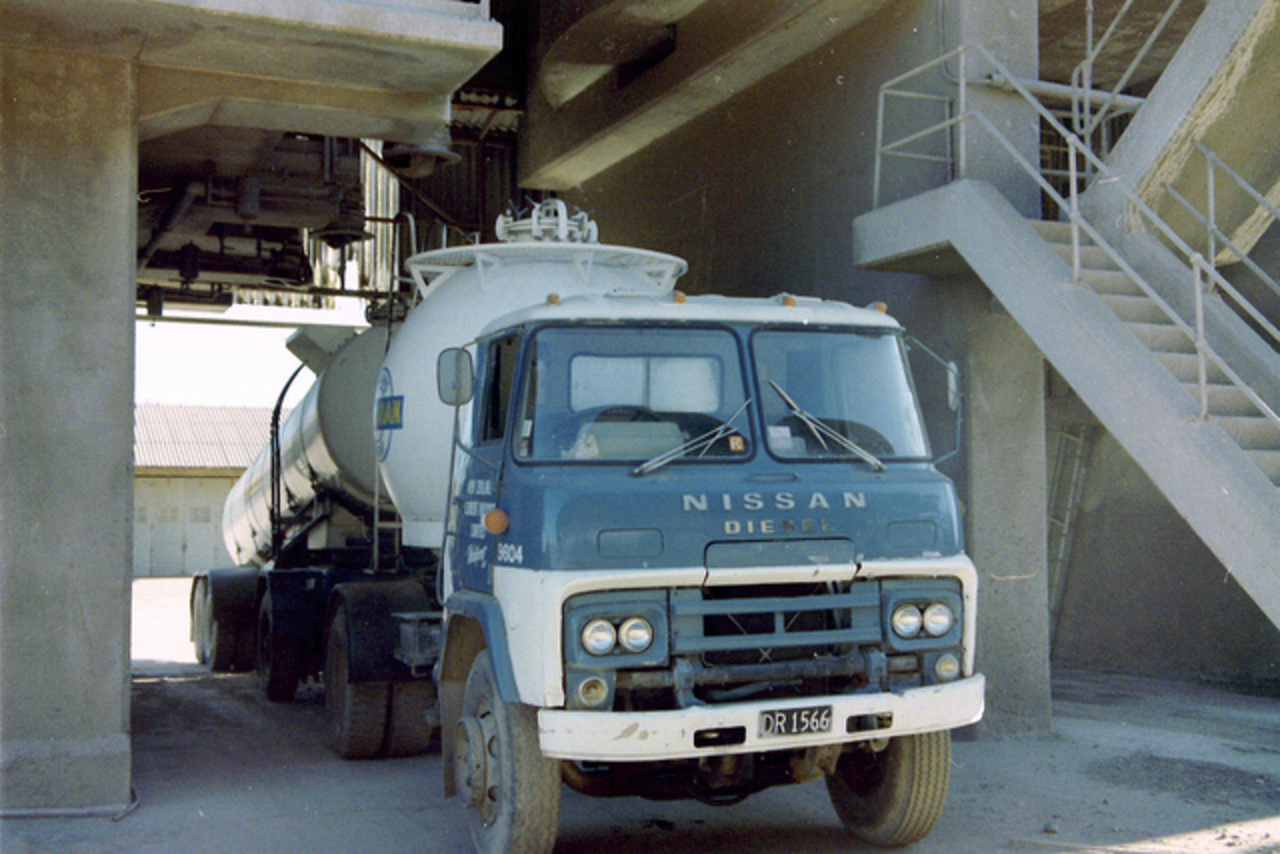 HINO, UD, Nissan, etc - a gallery on Flickr