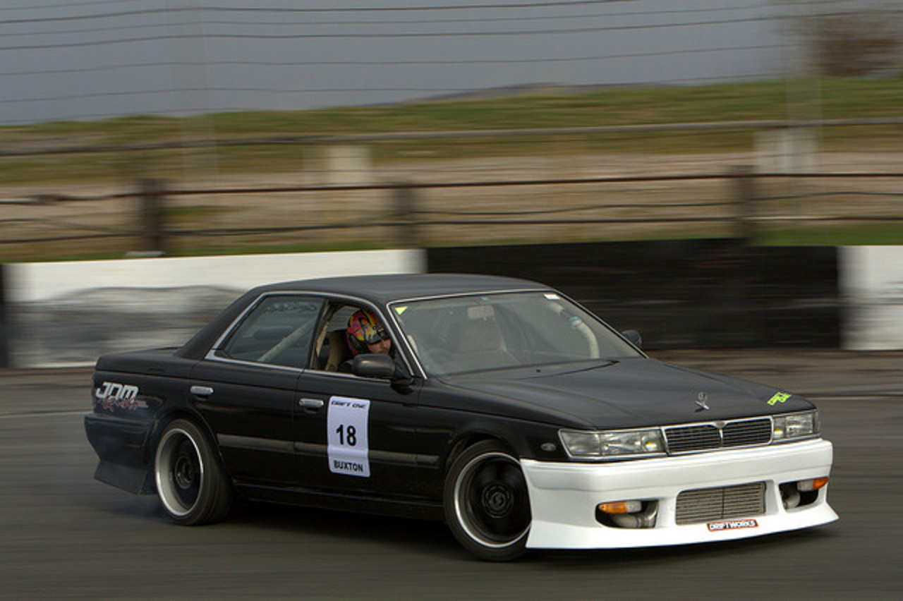 Nissan Laurel c33