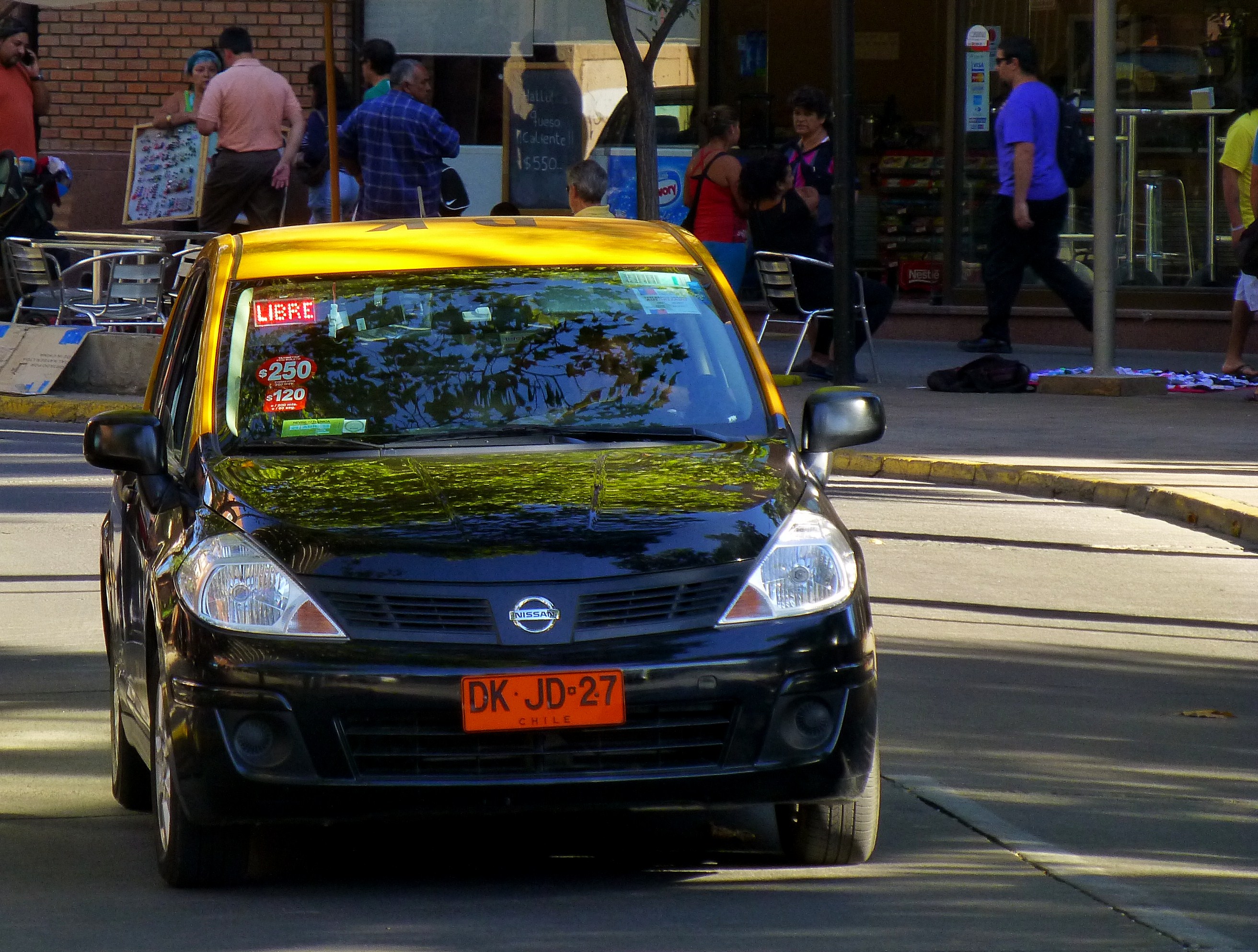 Nissan Tiida, taxi de Santiago | Flickr - Photo Sharing!