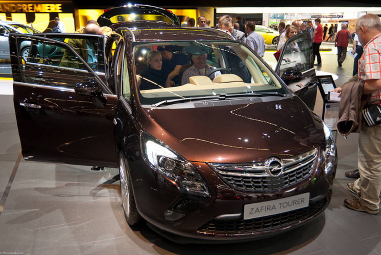 Opel Zafira Tourer (71718) | Flickr - Photo Sharing!