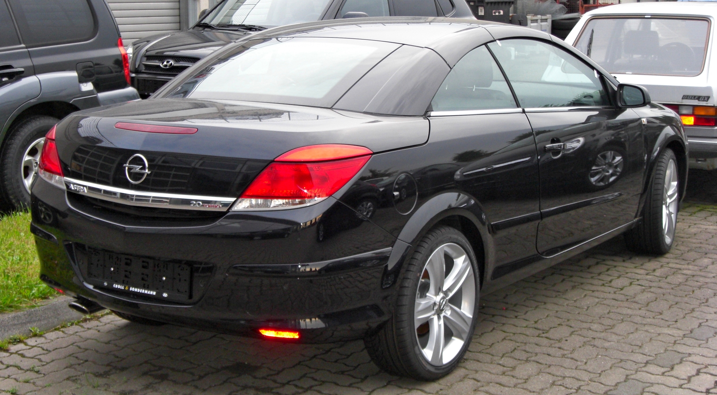 File:Opel Astra TwinTop 2.0 Turbo Facelift rear.JPG - Wikimedia ...