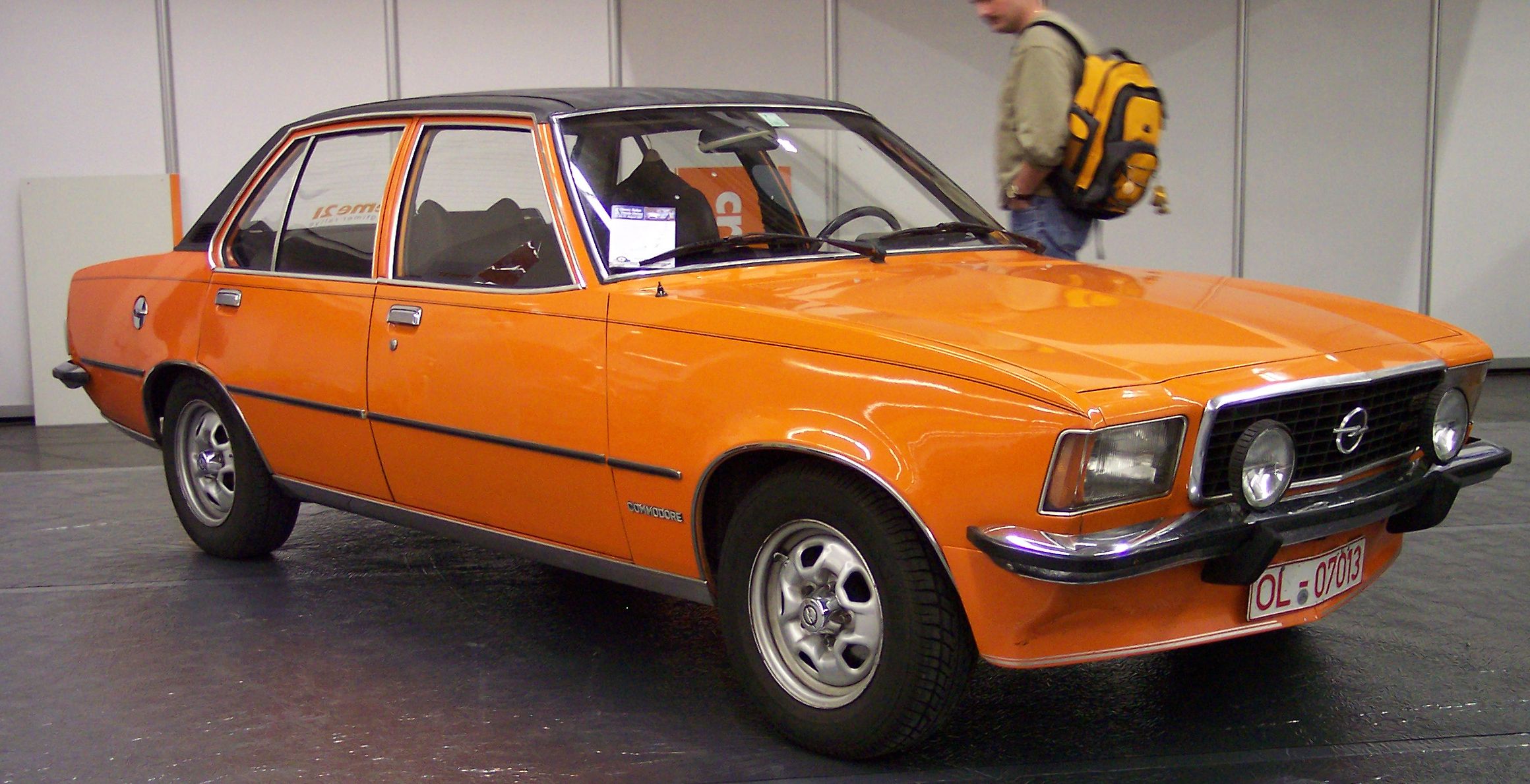 File:Opel Commodore vr orange TCE.jpg - Wikimedia Commons