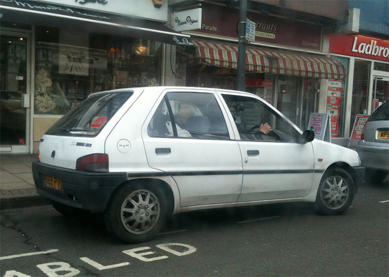 File:1995 Peugeot 106 Graduate Diesel (13451141994).jpg - Wikimedia Commons