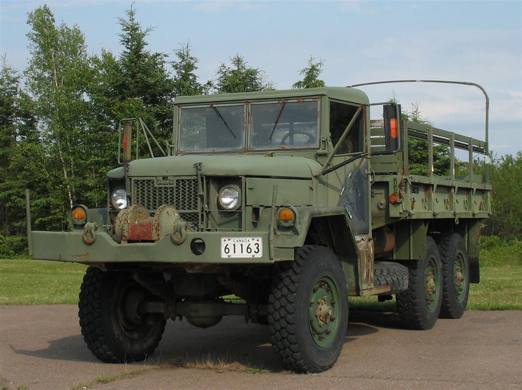 Reo 2 Ton 6x6 Military Truck With Searchlight: Photo #