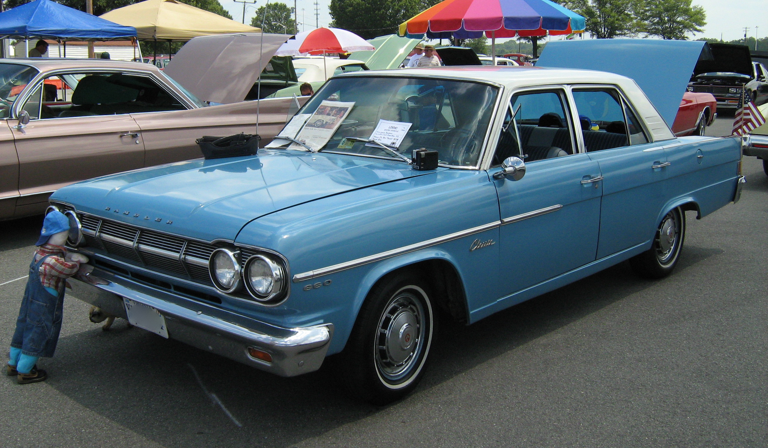 File:1965 Rambler Classic 660 4-d blue-white VA-f.jpg - Wikimedia ...