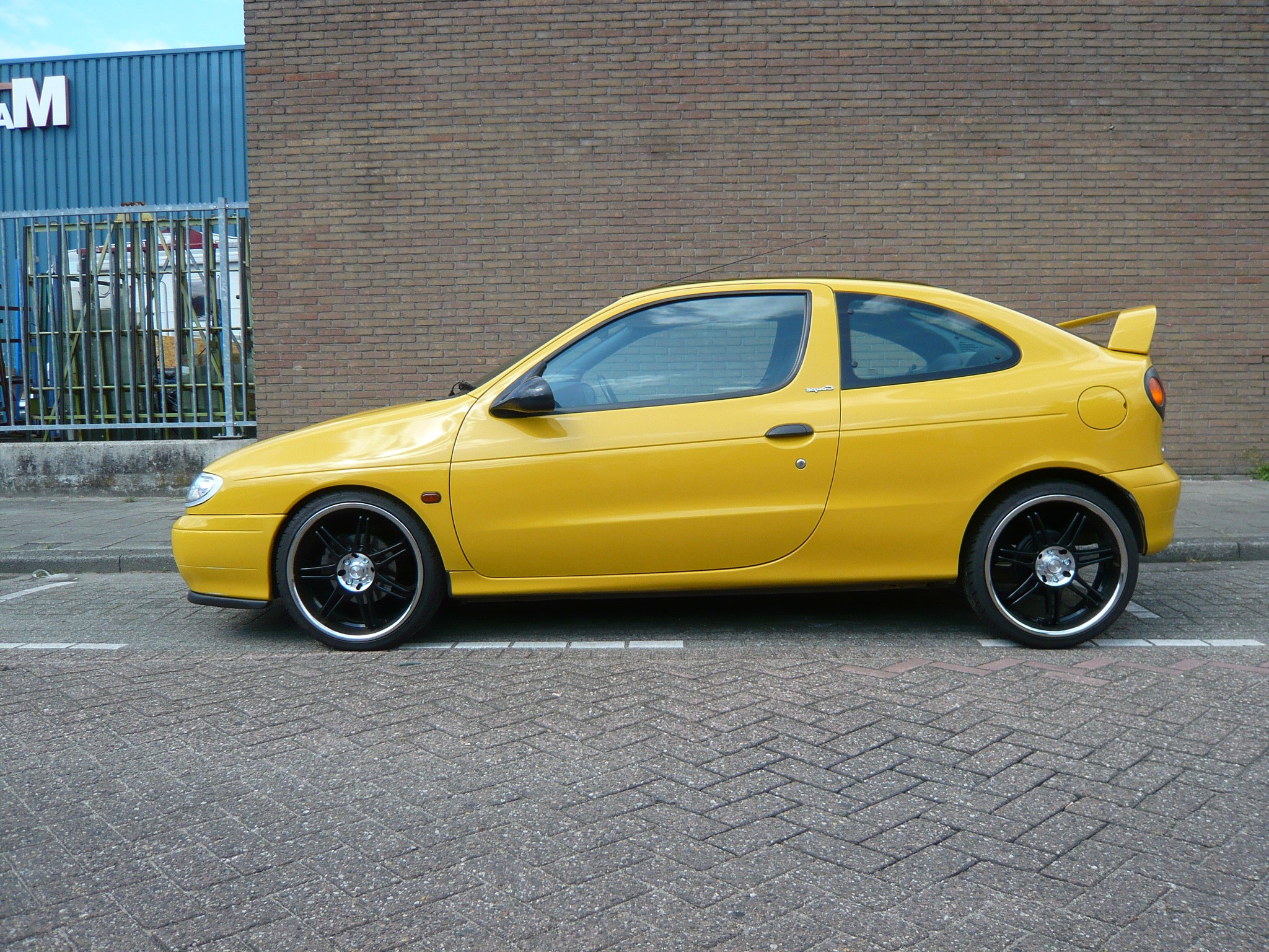 Yellow Renault MÃ©gane CoupÃ© 1.6E - 1999 | Flickr - Photo Sharing!