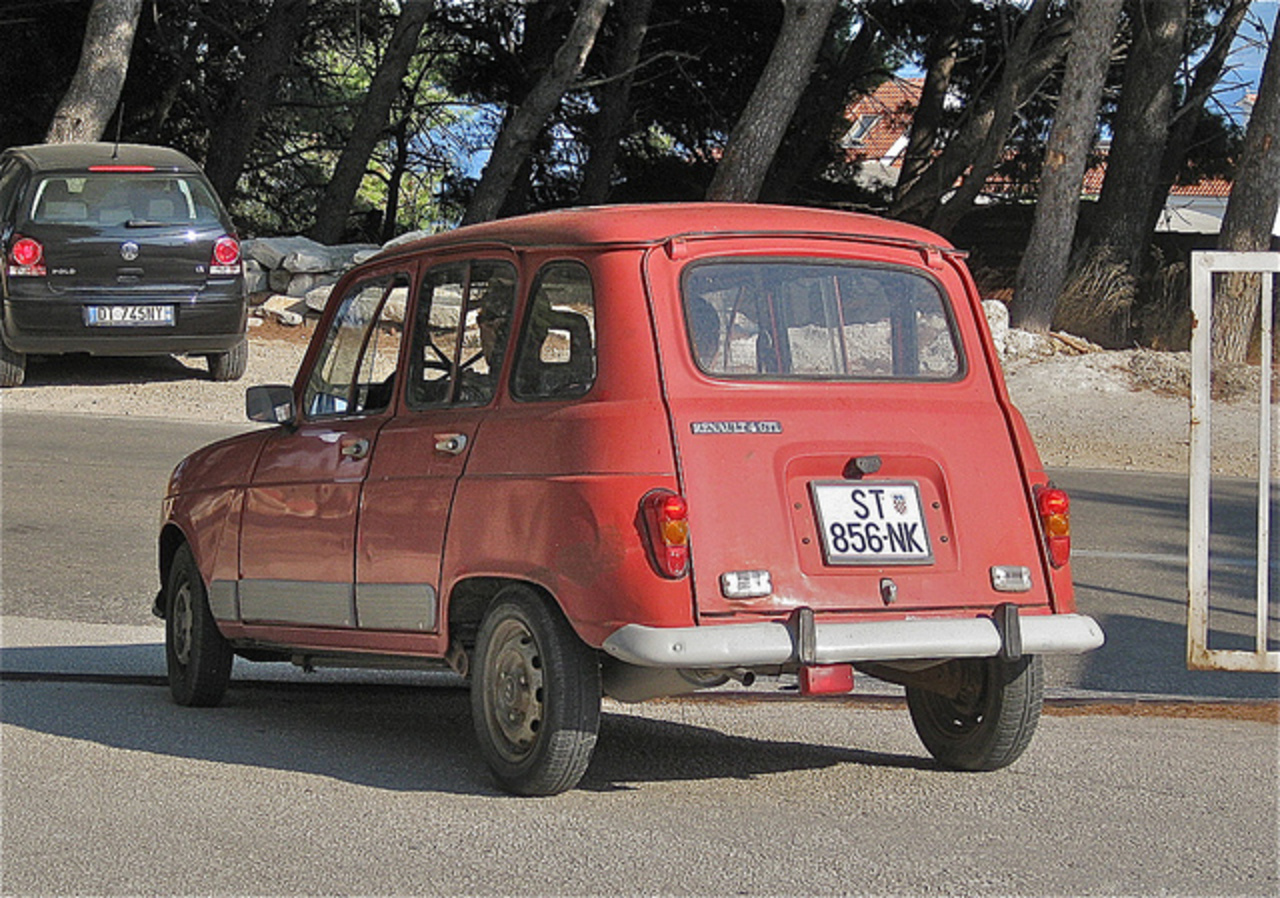 Рено 4. Renault 4 GTL 4x4. Renault r10. Renault 4 GTL 1985. Renault r4l Safari.