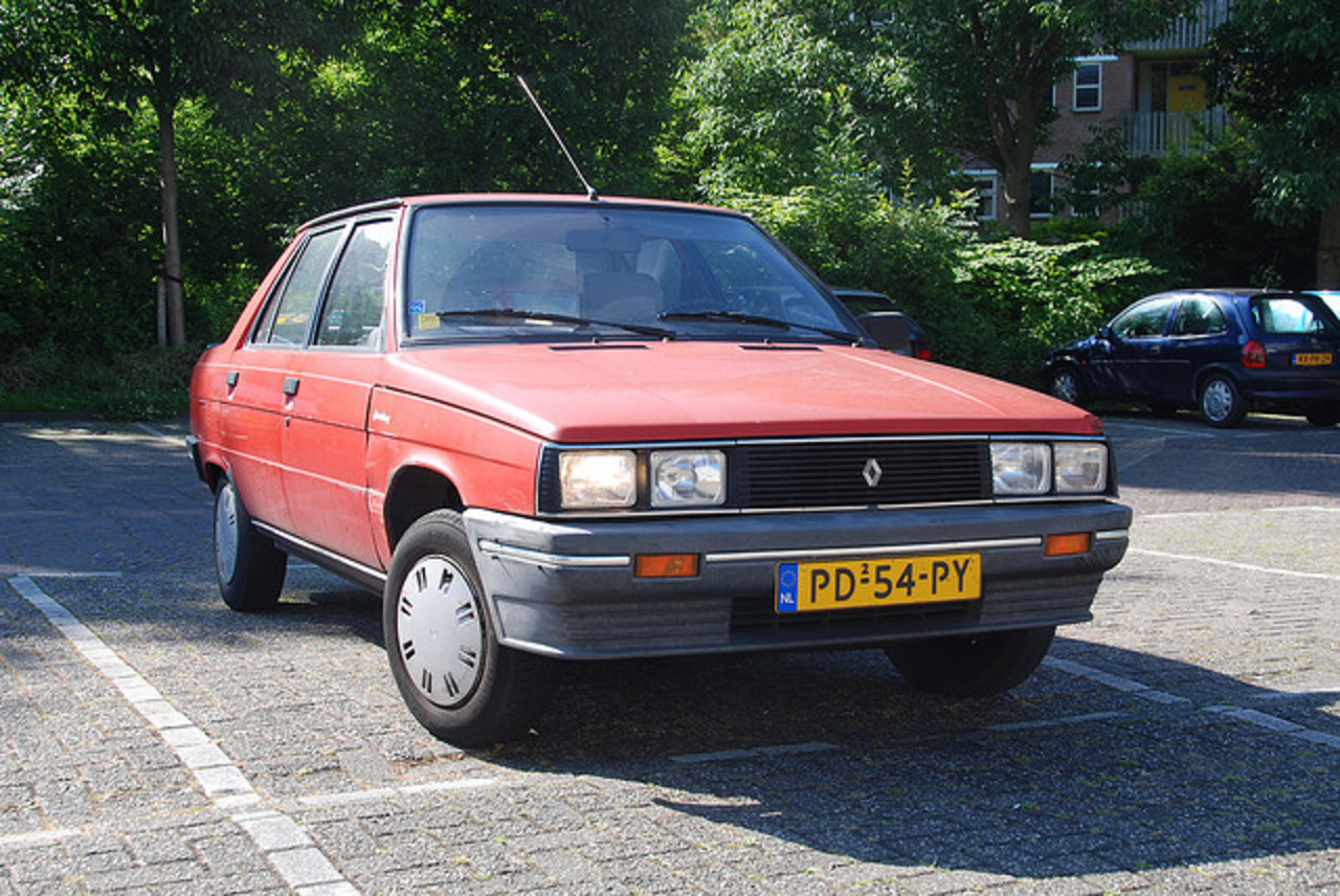 TopWorldAuto >> Photos of Renault 9 Broadway - photo galleries