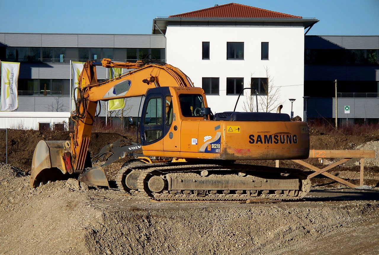 File:Excavator Samsung SE210 LC-3.JPG - Wikimedia Commons