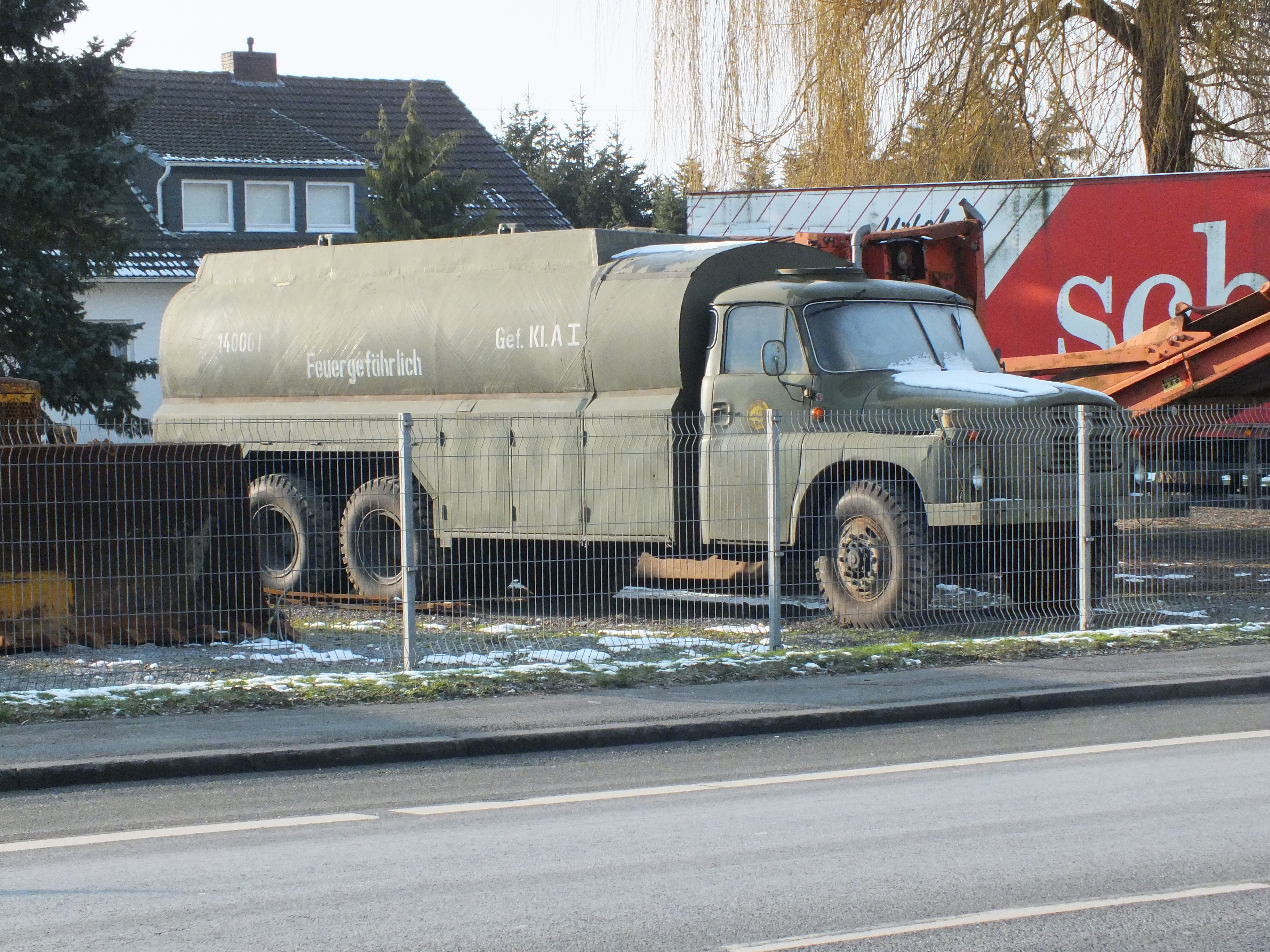 TATRA 148, Tankwagen der Nationalen Volksarmee der DDR | Flickr ...