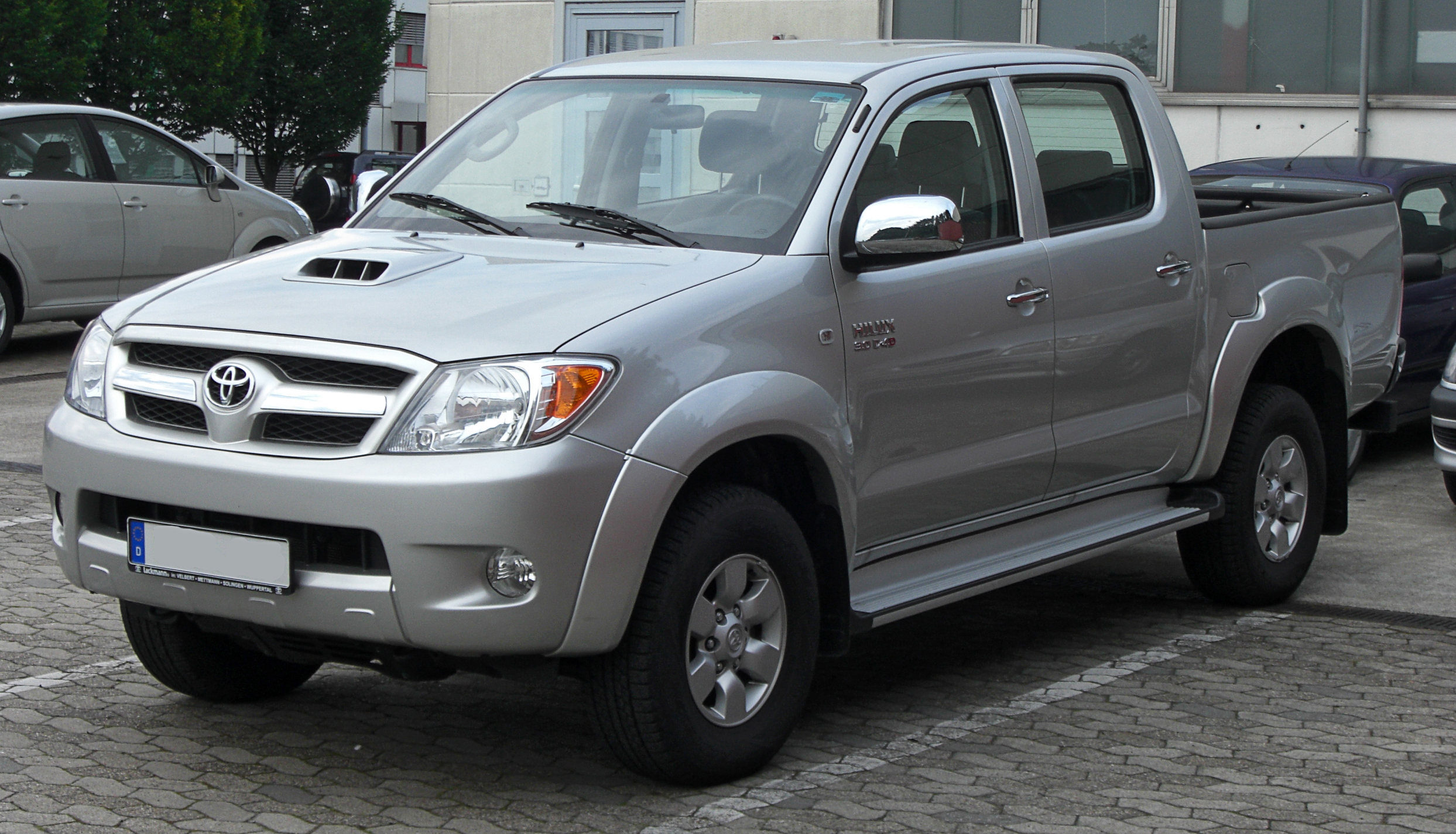 File:Toyota Hilux Double Cab 3.0 D-4D front.jpg - Wikimedia Commons