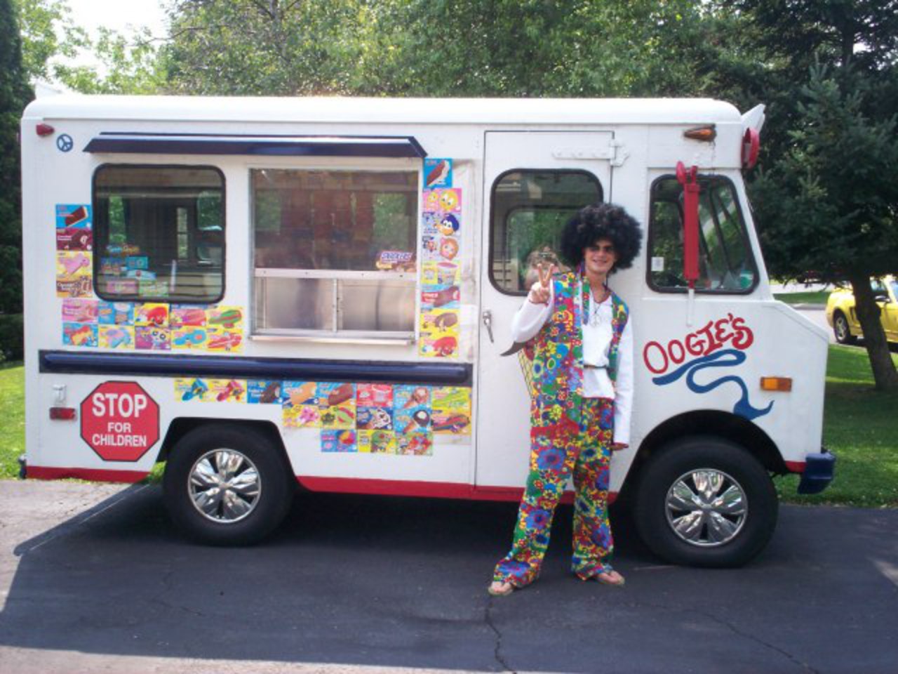 Папа мороженщика. Айс Крим трак. Фургон мороженого. Американский фургон с мороженым. Машина мороженщика.
