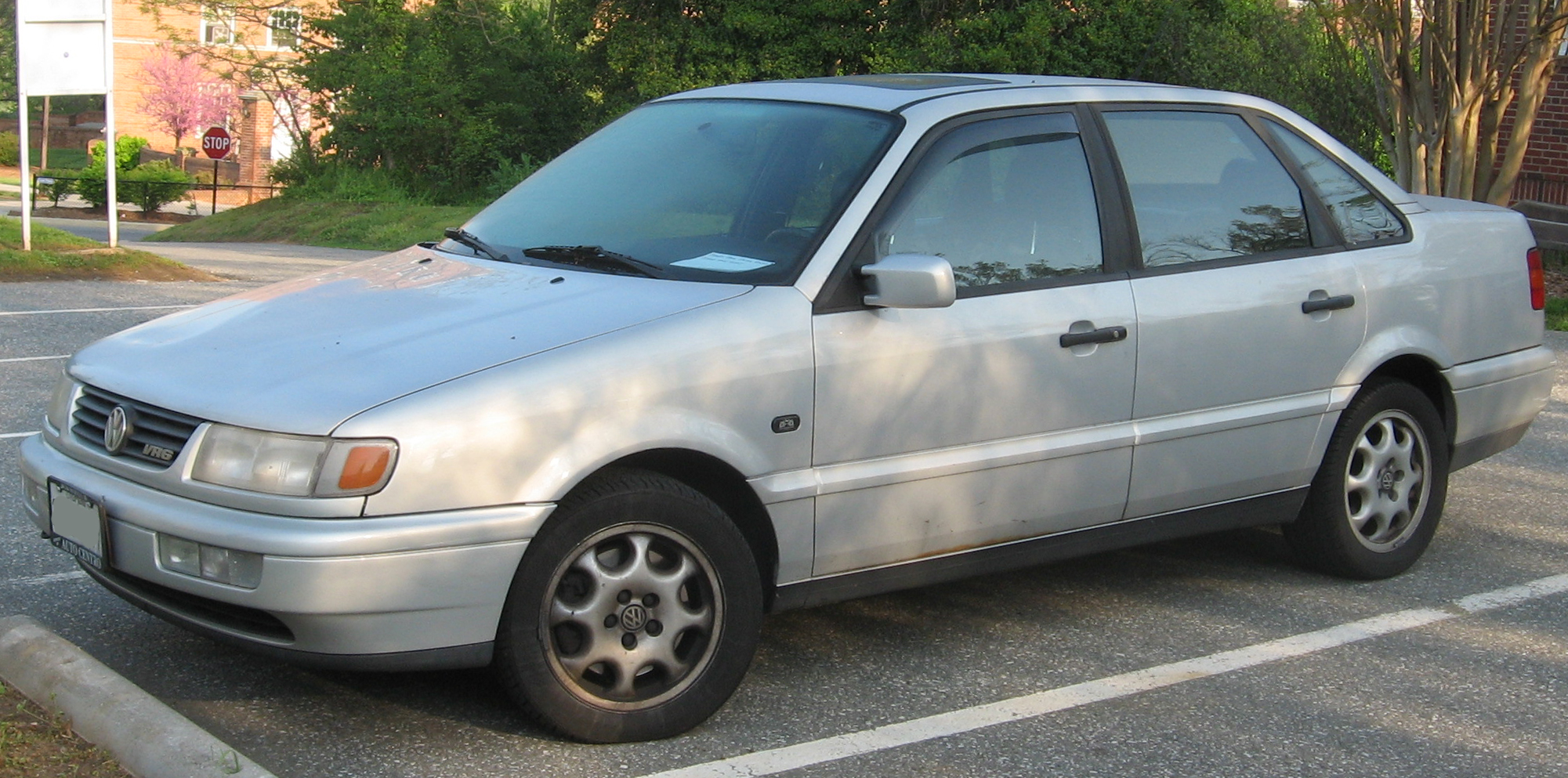 File:Volkswagen Passat GLX VR6 sedan.jpg - Wikimedia Commons