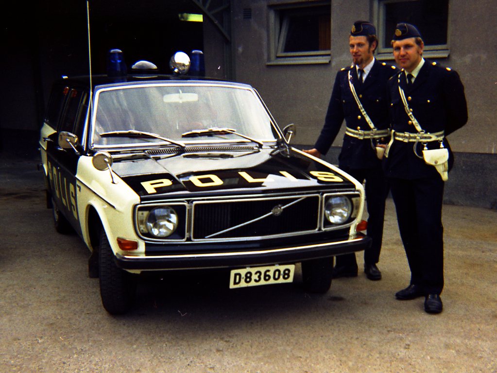 Volvo 145E â€“ Sweden