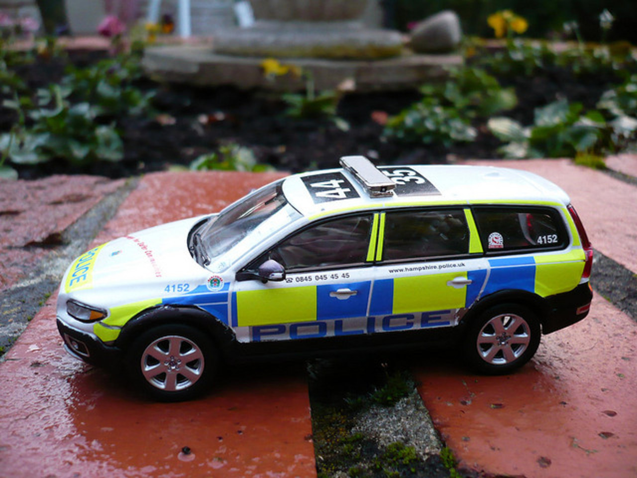 Hampshire Police Volvo XC70 Response Car | Flickr - Photo Sharing!