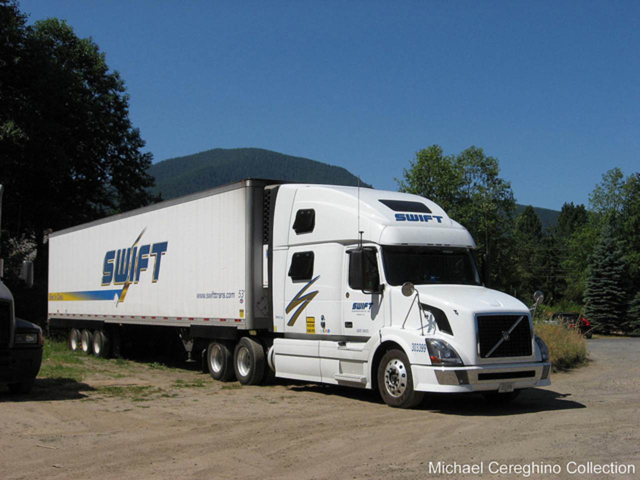 Swift Transportation Volvo VNL780 with a "tri-axle" reefer parked ...