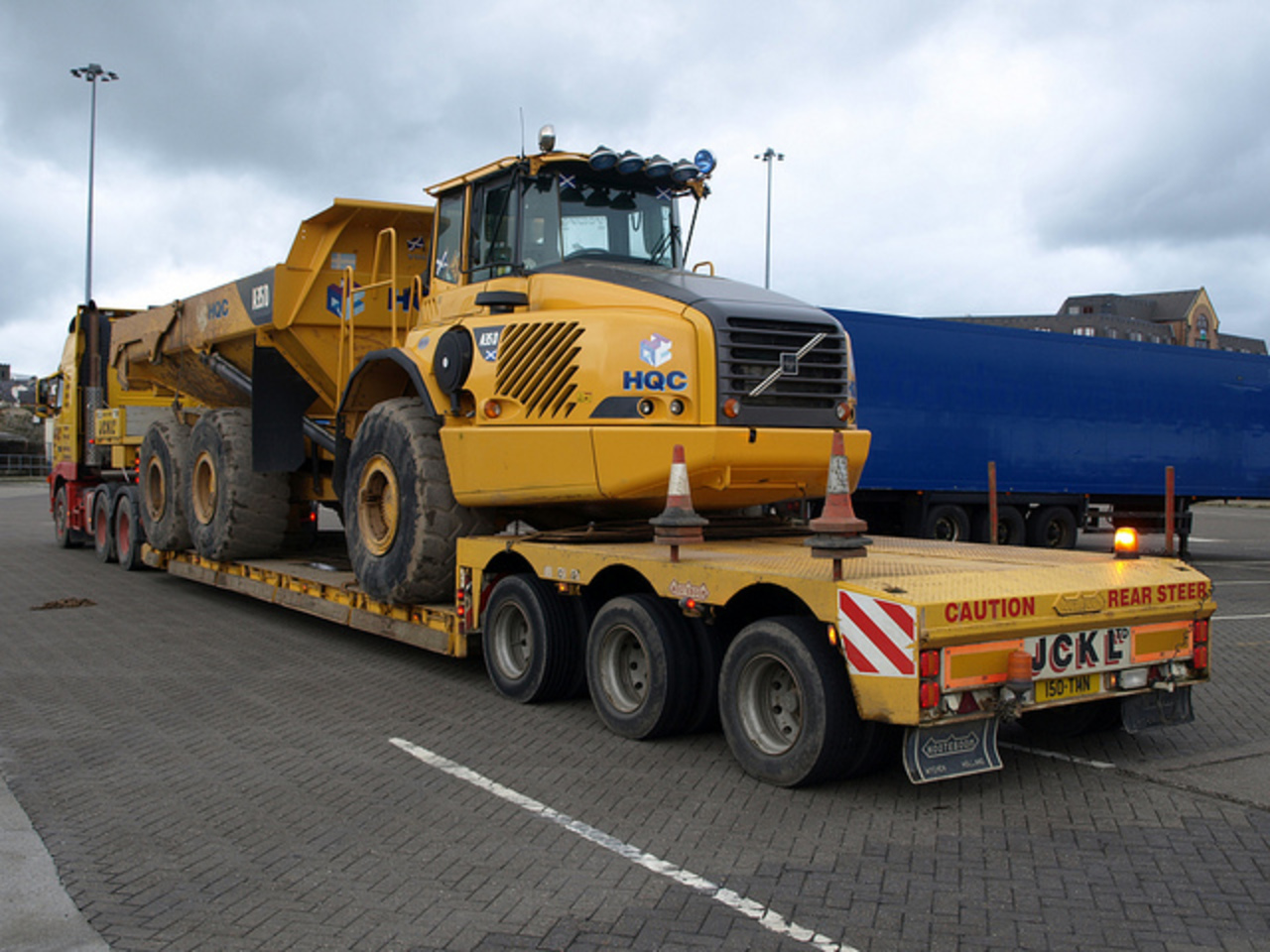 JCK 150T MN Loaded with HQC Volvo A30D dumper with EX1200 grab in ...