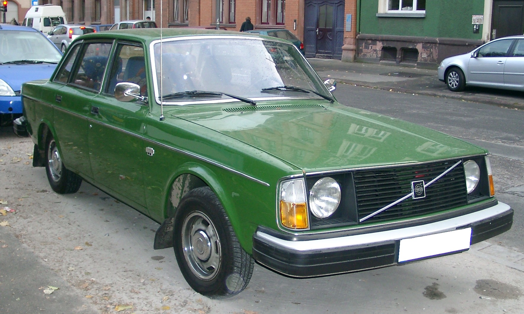 File:Volvo 244DL front 20071017.jpg - Wikimedia Commons