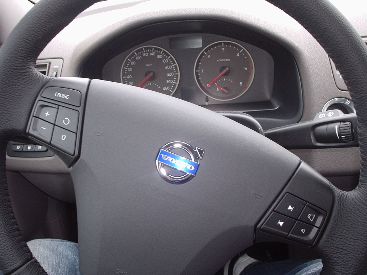 2006 Volvo V50 1.6D steering wheel | Flickr - Photo Sharing!