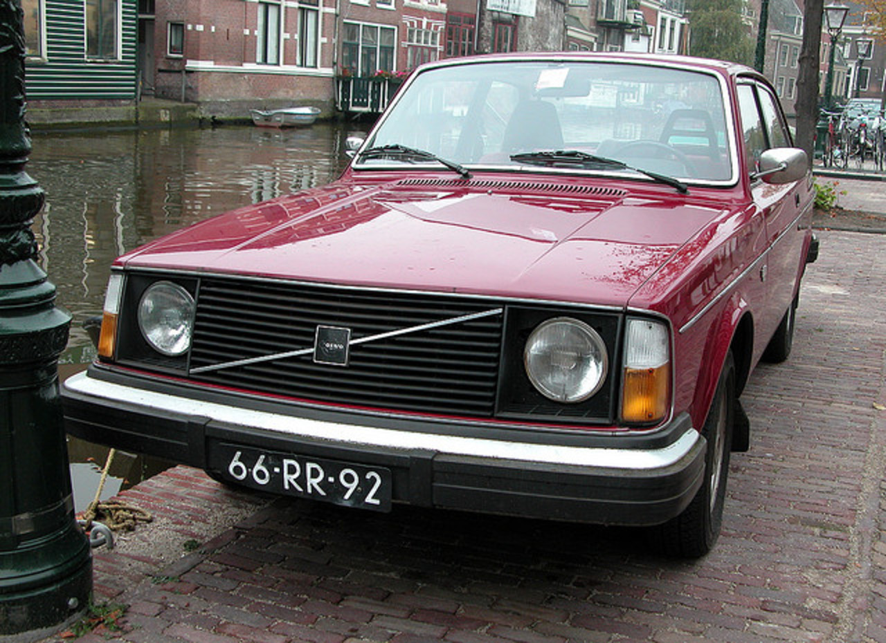 Car spotting: 1977 Volvo 242 DL | Flickr - Photo Sharing!