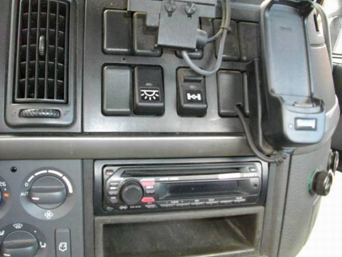 2002: Volvo FM9 4x2 for sale | Used Volvo FM9 4x2 demountable ...
