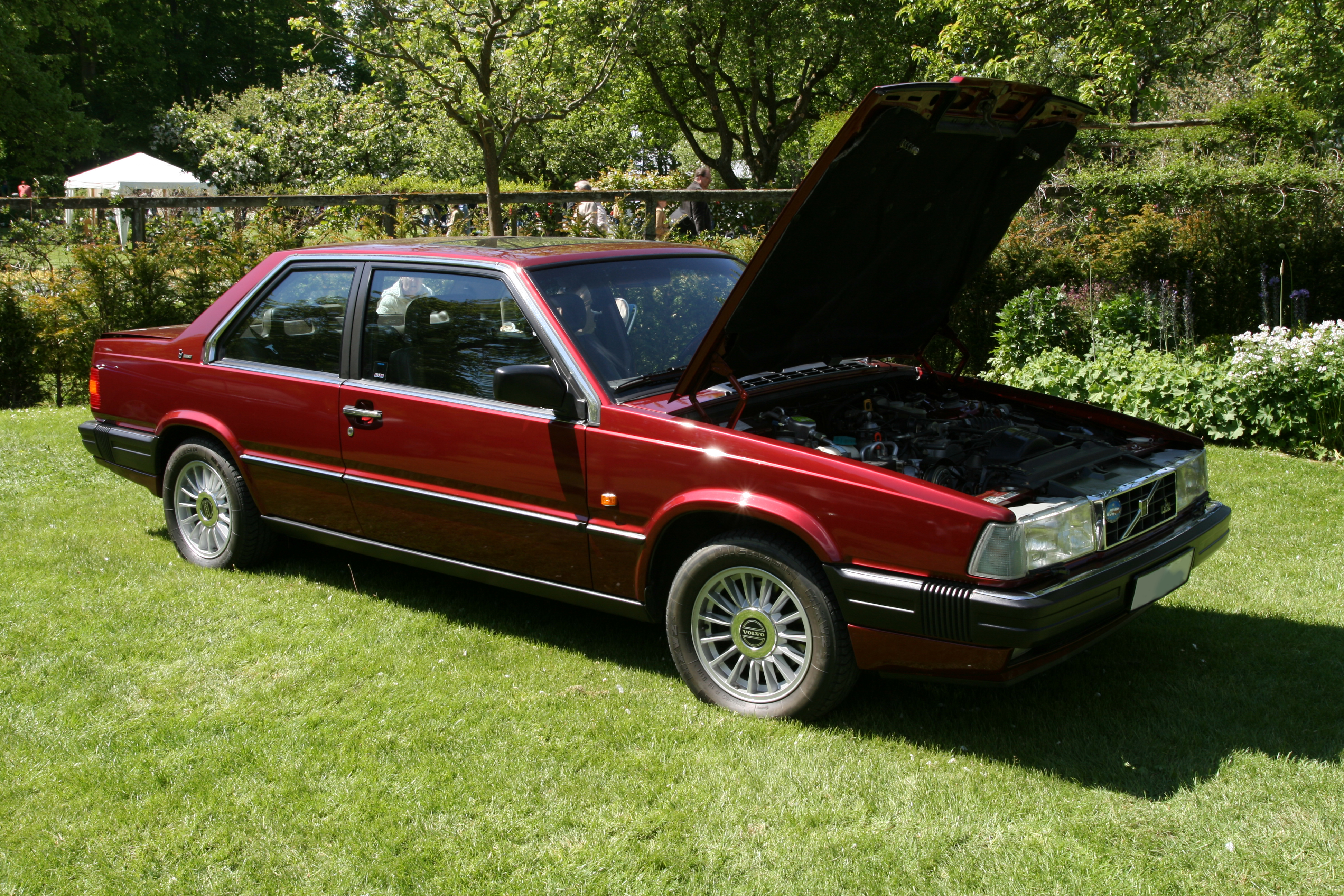 File:Volvo 780 (1988) front right.jpg - Wikimedia Commons
