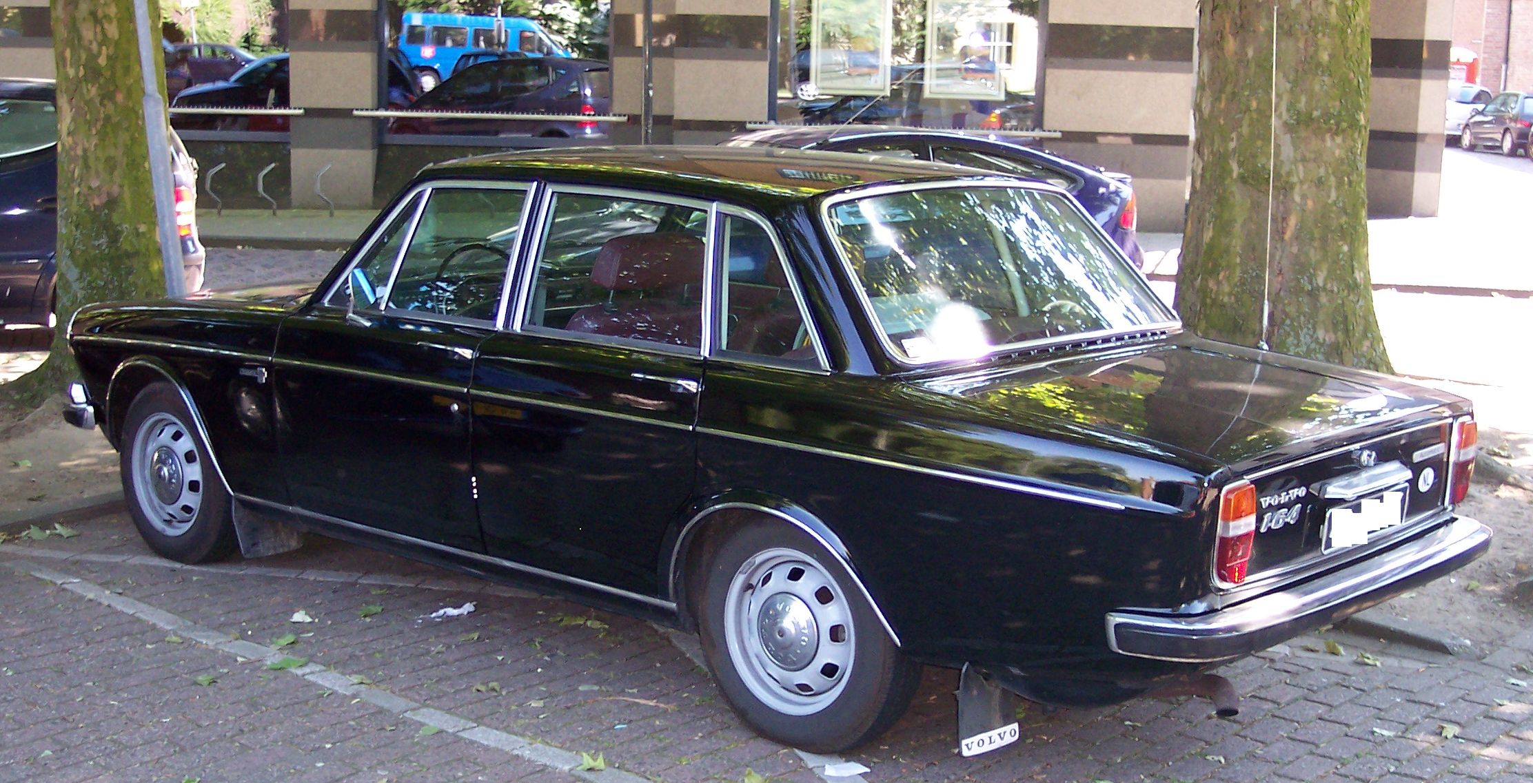 File:Volvo 164 black hl.jpg - Wikimedia Commons