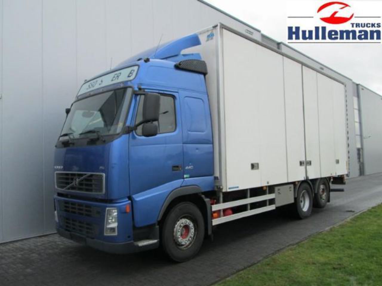VOLVO FH440 6X2 GLOBETROTTER SIDE OPENING EURO 3 closed box truck ...