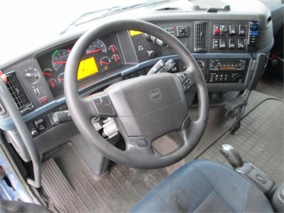 2006: Volvo FH440 6X2 GLOBETROTTER SIDE OPENING EURO 3 for sale ...