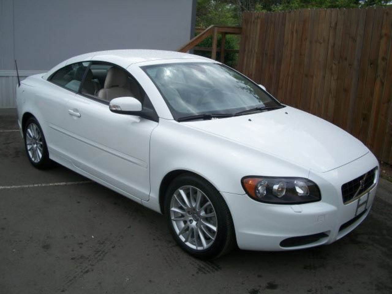 The Exterior of the 2009 Volvo C70 T5 Convertible - Now Available ...