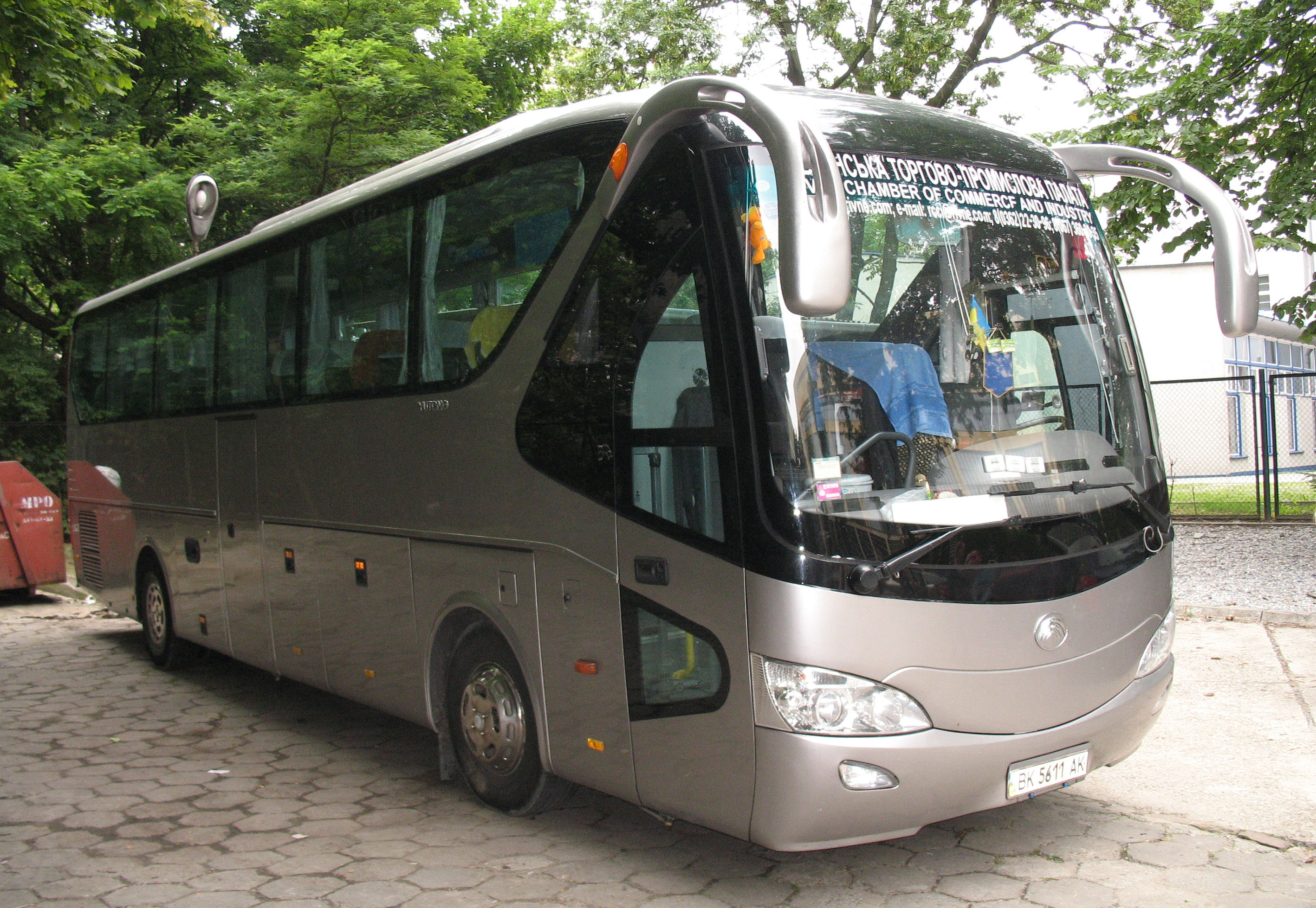 Автобус ютонг туристический бу. Yutong zk6129h автобус. Yutong ZK 6129. Автобус Ютонг 6129. Yutong zk6127.