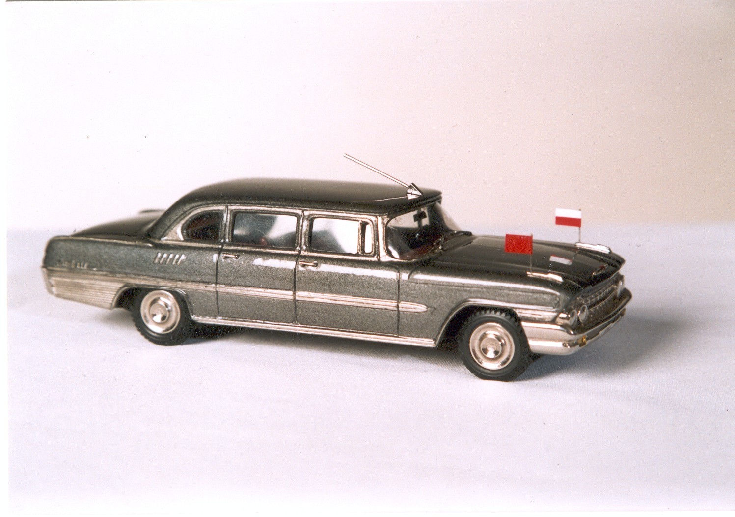 AGD: ZiL 111G (101) in 1:43 scale - mDiecast