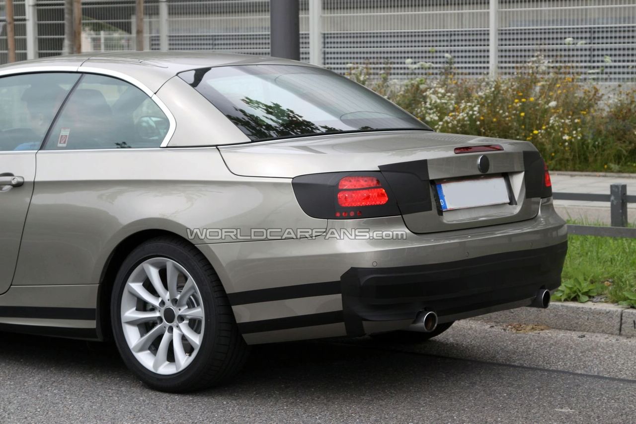 BMW 3-Series Cabriolet E93 facelift spy photo / CarPix
