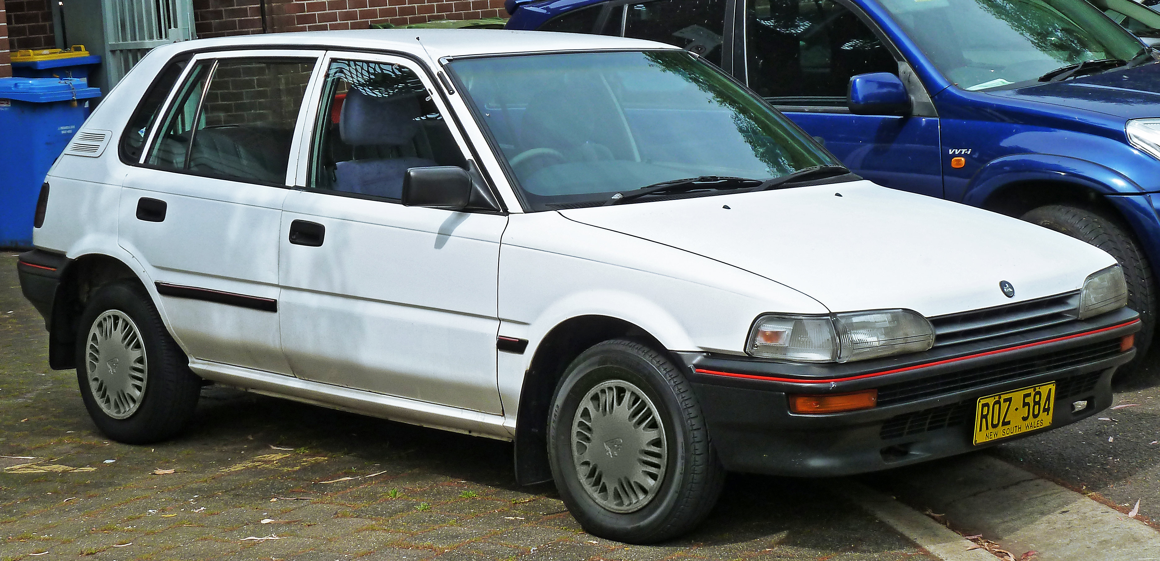 File:1989-1991 Holden Nova (LE) SLX hatchback (2011-11
