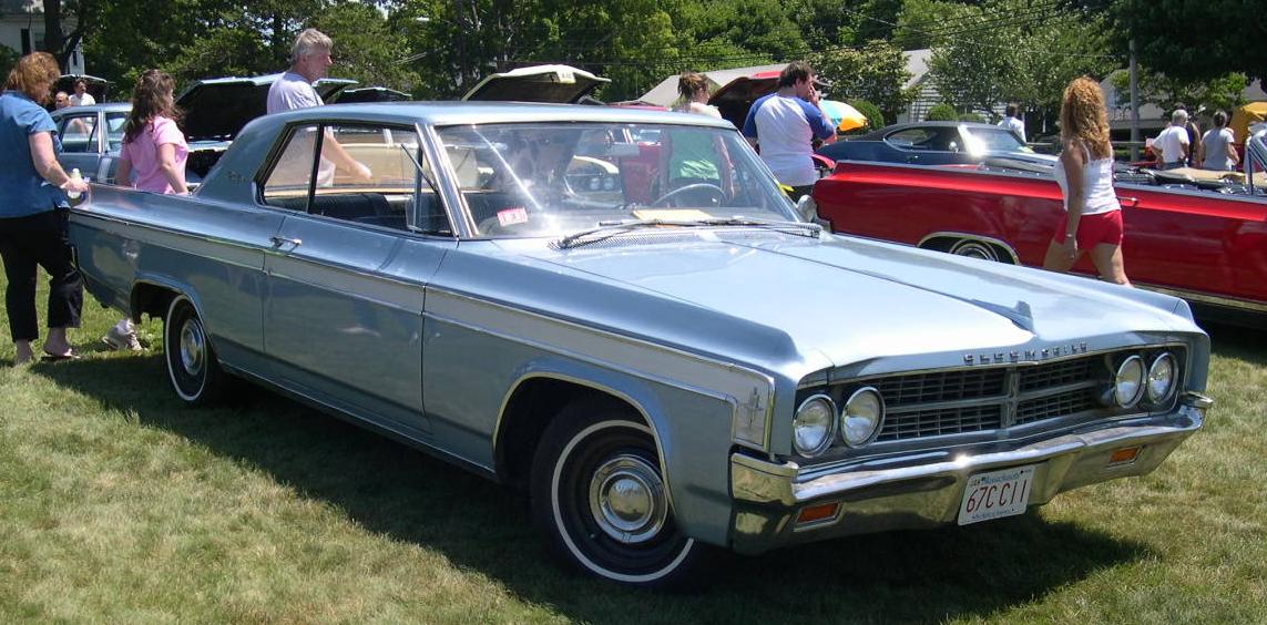 File:1963 Oldsmobile Starfire Holiday Coupe.jpg