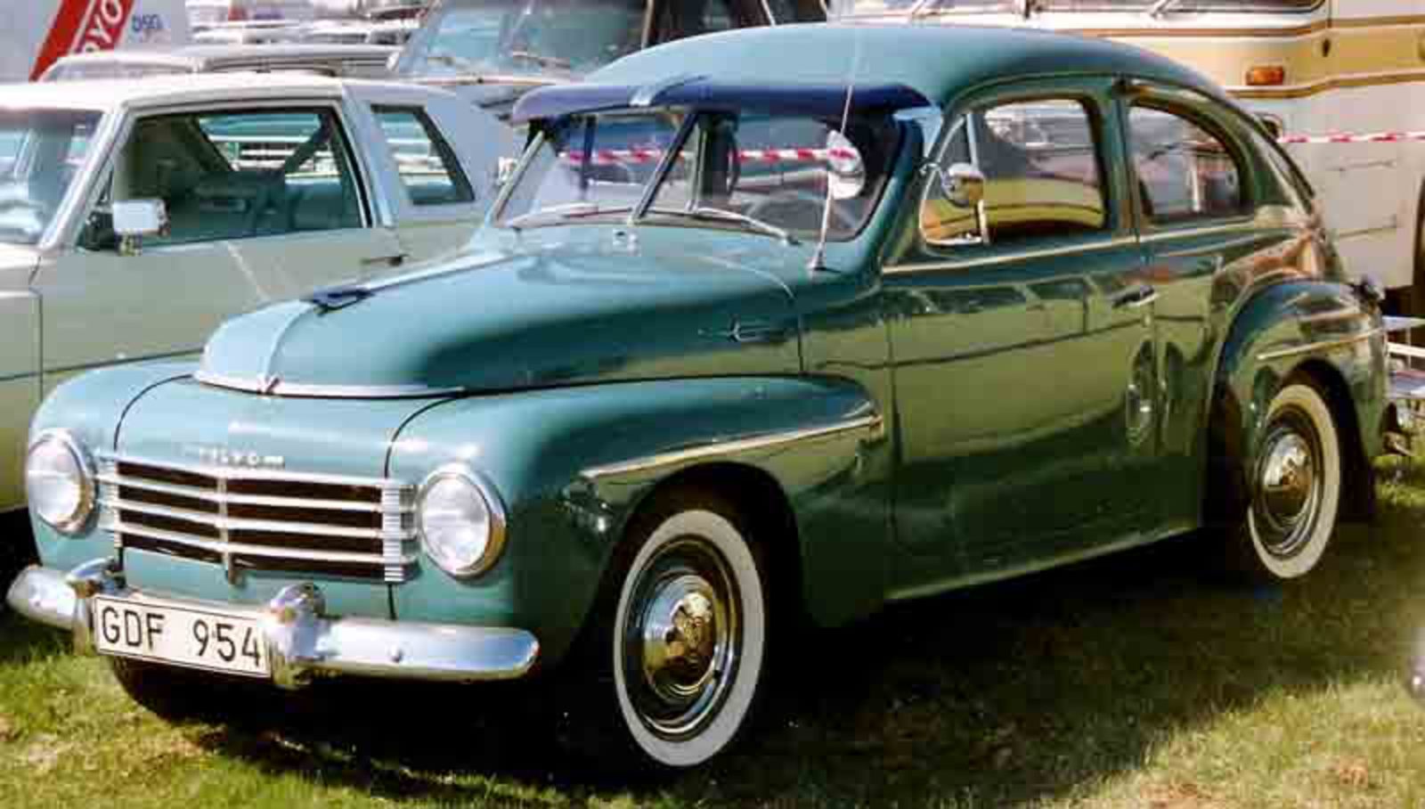 File:Volvo PV444 DS 1953.jpg. No higher resolution available.