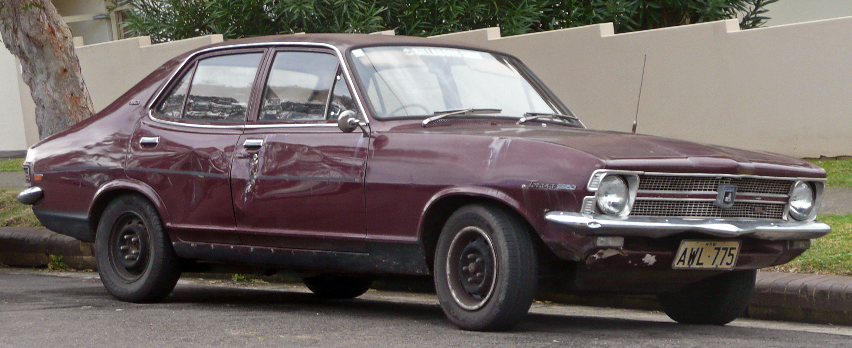 File:1969-1971 Holden LC Torana SL sedan 01.jpg