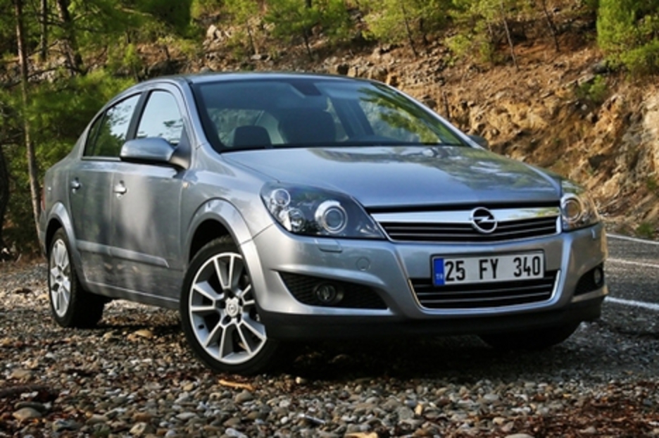 Opel - Astra H Sedan - 2.0 Turbo (200 Hp)