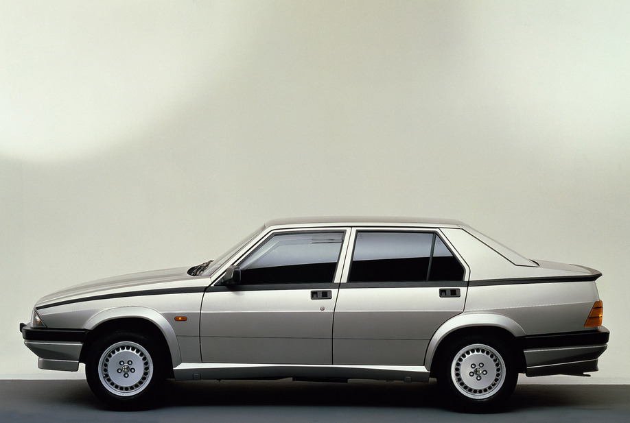 Alfa Romeo 75 Twin Spark 20. View Download Wallpaper. 918x617. Comments