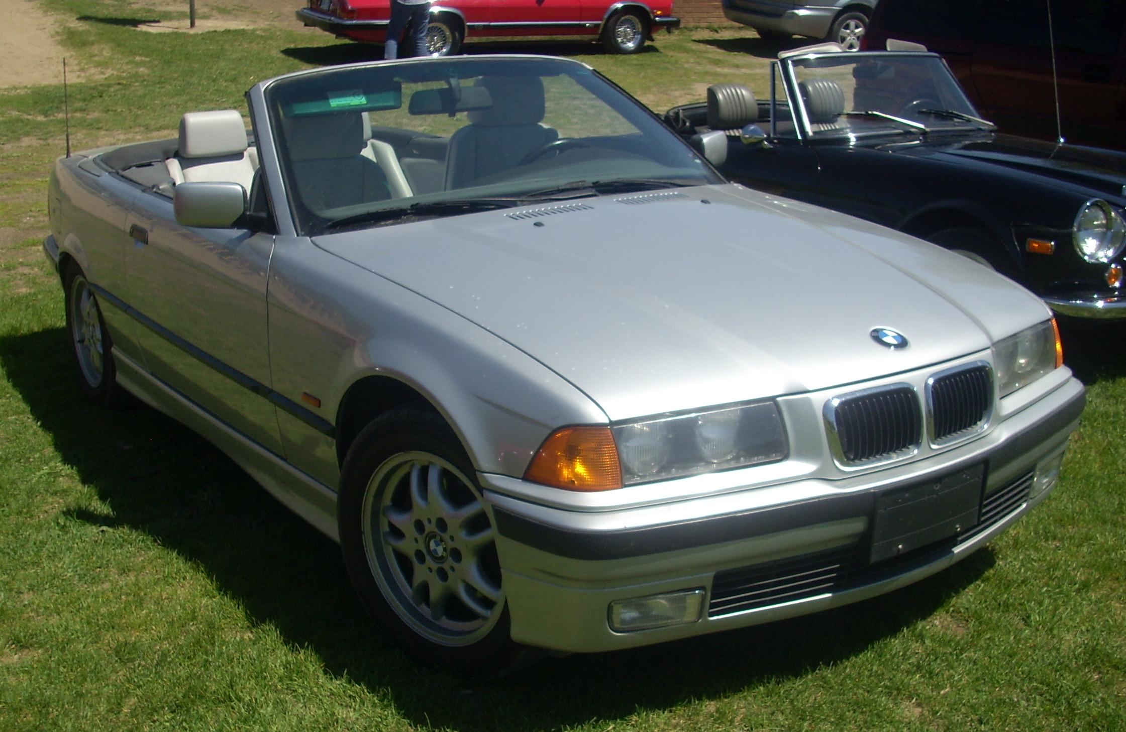 File:'97-'99 BMW 323i Convertible E36 (Hudson).JPG