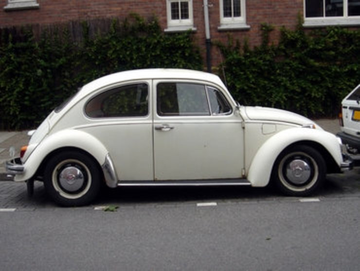 1968 Volkswagen Beetle 1500 (side)