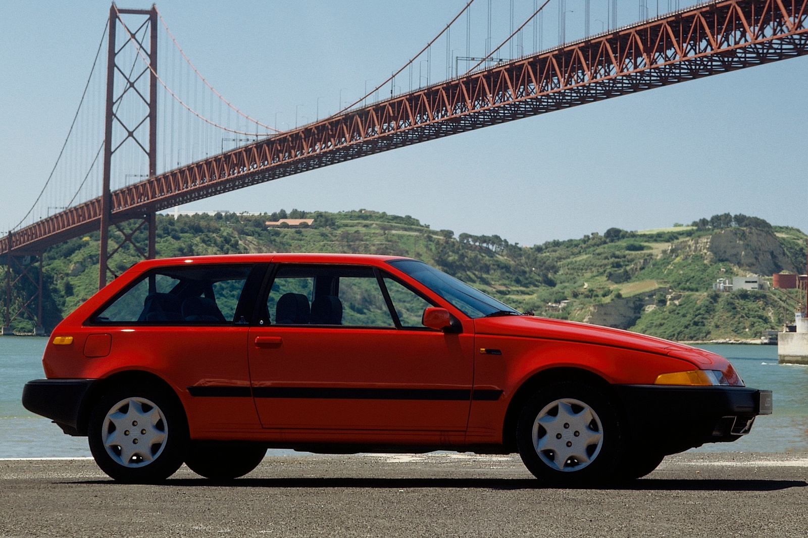 Volvo 480 ES made its debut at the Geneva Motorshow in 1986.