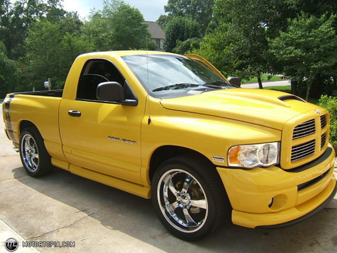 Photo of a 2004 Dodge Ram 1500 SLT (Banana). 10,932 views; 3 comments