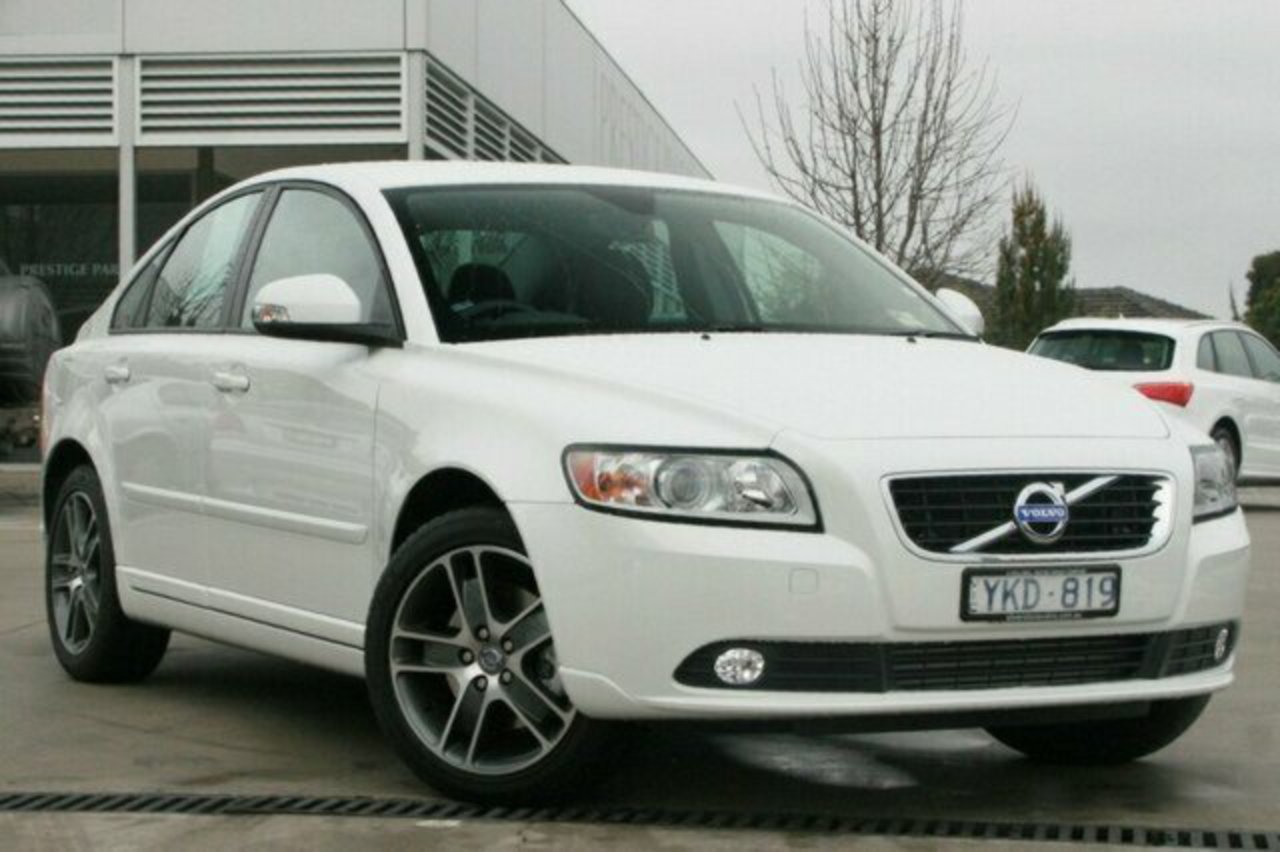 volvo-mâ€“s40-06. Safety isn't the only thing that the Volvo S40 T5 masters.
